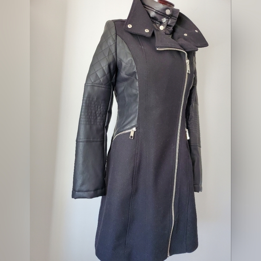 Guess NWT black coat with  removable inner vest. Textured twill with quilting. - Picture 2 of 12